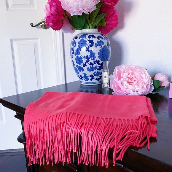 Oversize Pink Scarf - Picture 2 of 3